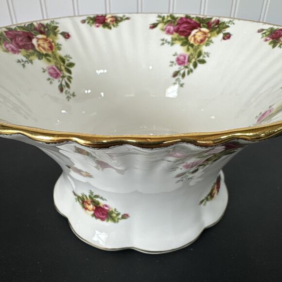 Royal Albert Vintage Old Country Roses Fluted, Footed Round Bowl 9.50” - Picture 4 of 7